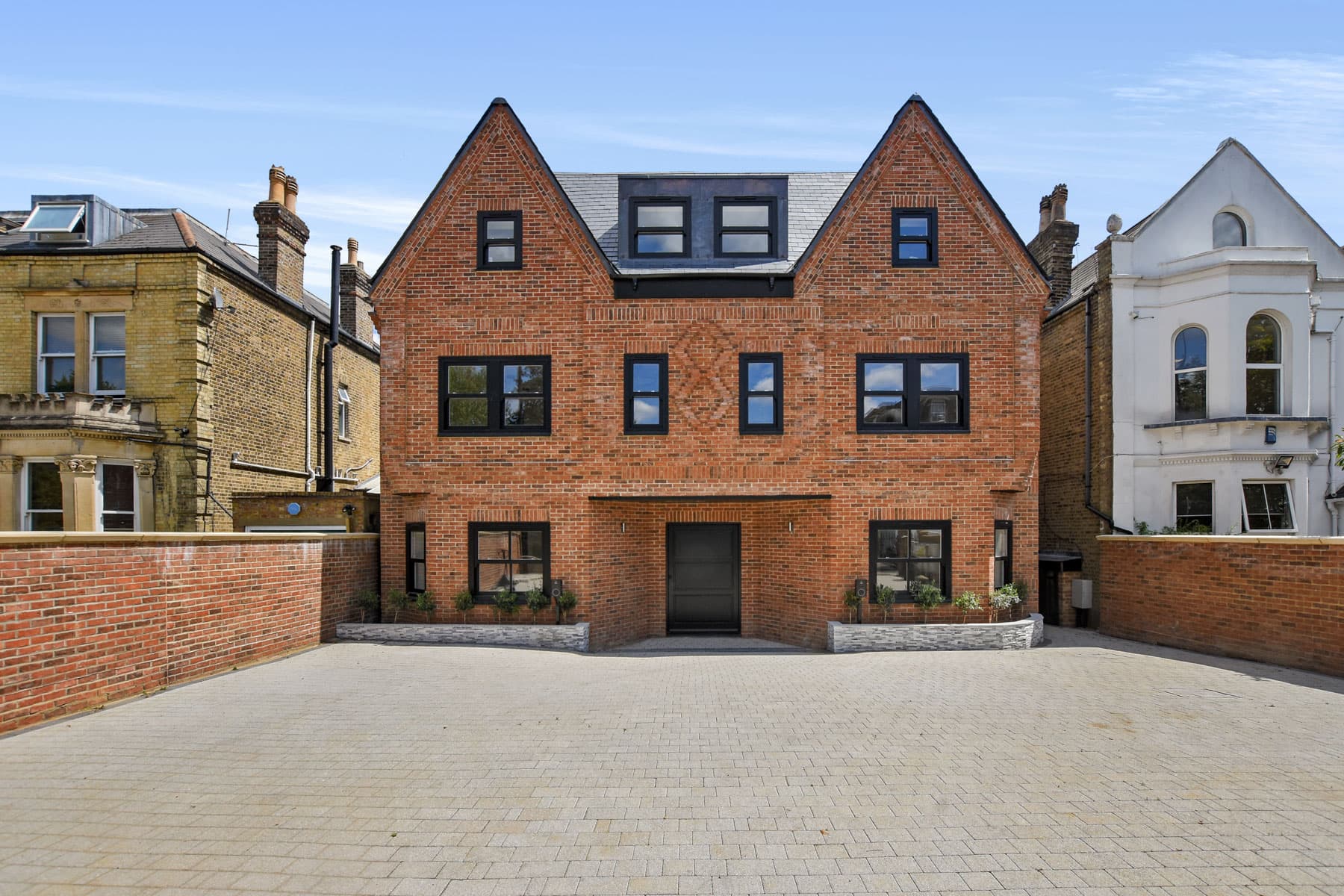 Luxen Court, Enfield, EN2