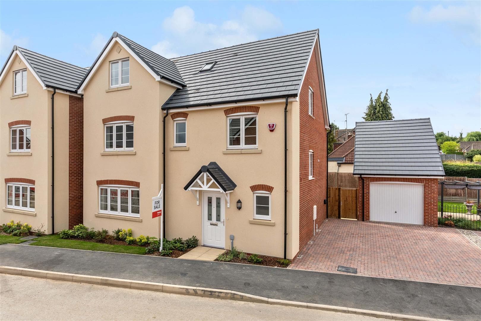 Pecks Hill, Nazeing, Essex, EN9 2NX