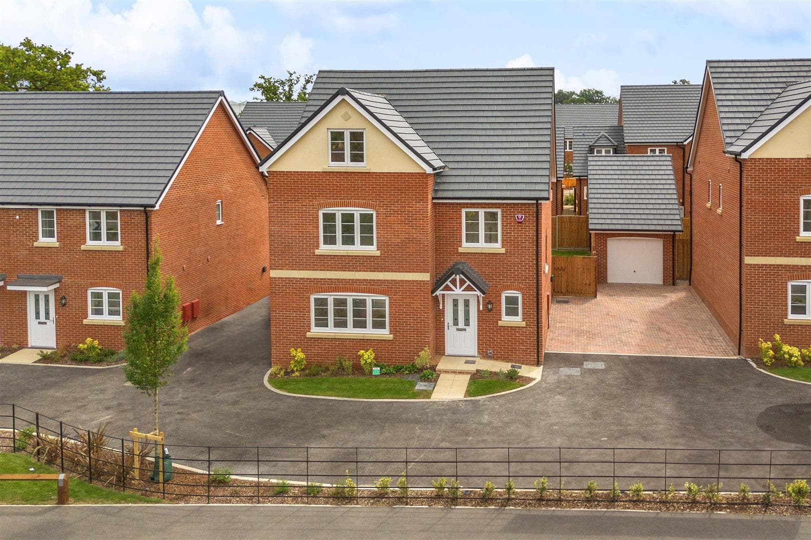 Pecks Hill, Nazeing, Essex, EN9 2NX