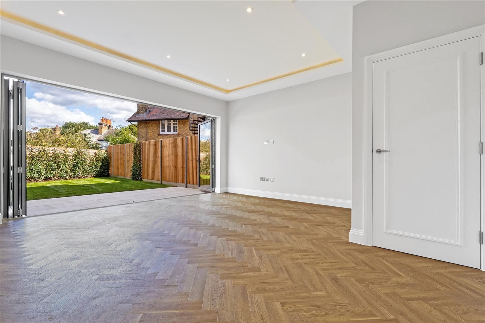 Church Hill Road, Barnet, EN4 8XE