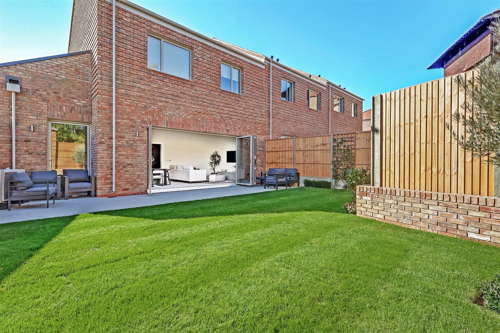 Church Hill Road, Barnet, EN4 8XE