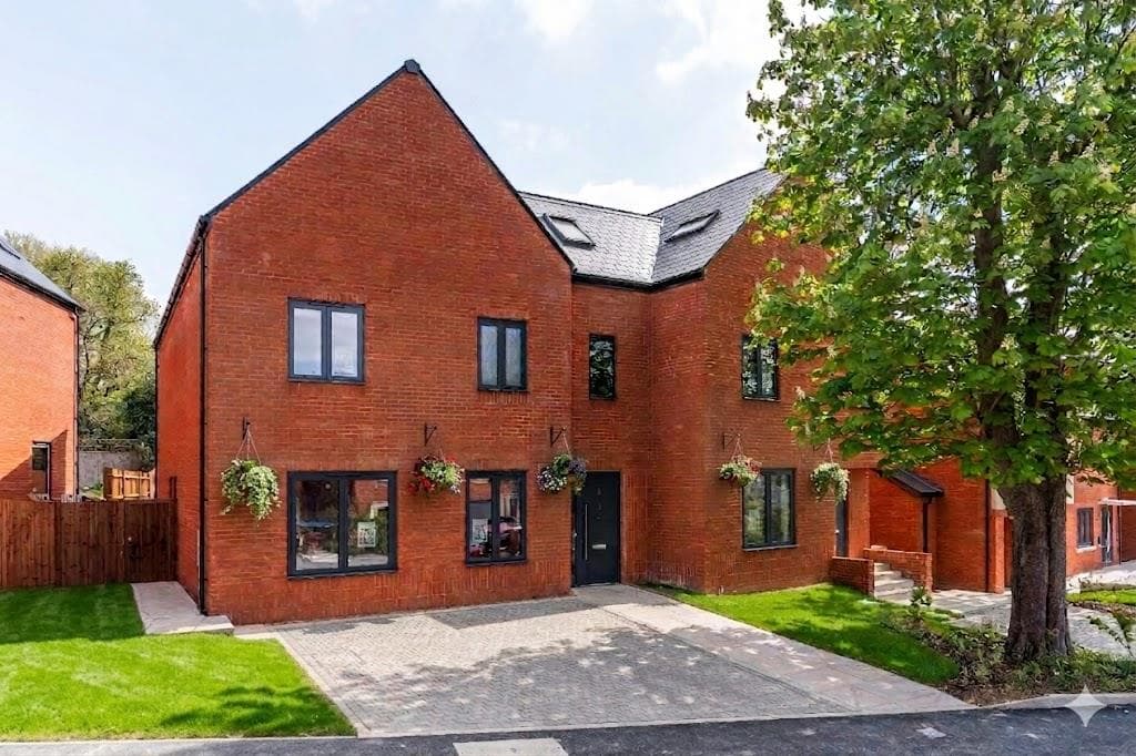 Ridgemount Gardens, Enfield, EN2 8QL